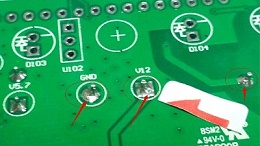 What are the common criteria for judging the quality of solder joints?