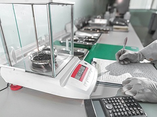 Precision electronic analytical balance