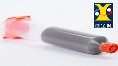 How do solder paste manufacturers avoid the phenomenon of solder paste drying out easily?