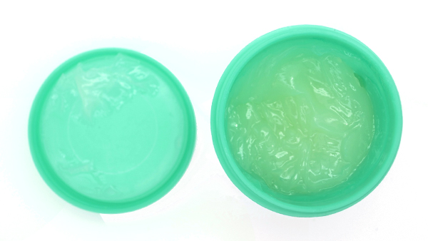 Zero-halogen lead-free solder paste that requires no cleaning