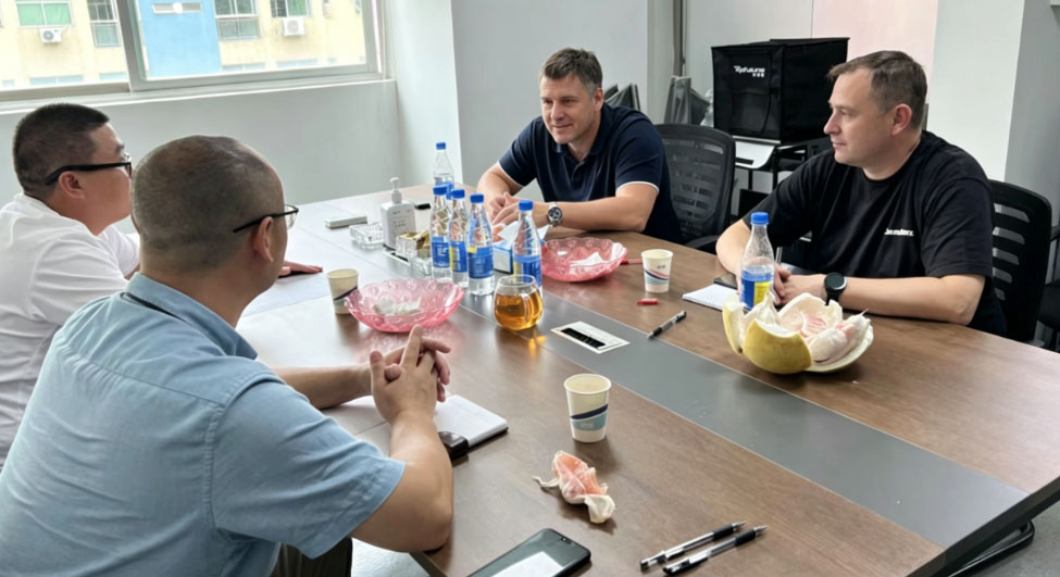 JJY | European customers came to our factory for inspection and to discuss cooperation on the solder paste project